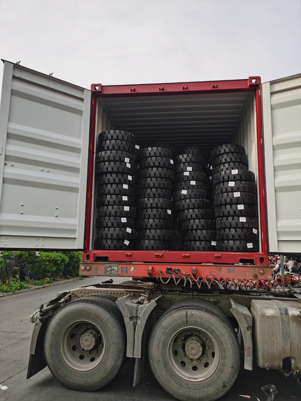 Laatste bedrijfscasus over Autolaker ondersteunt MHE-onderhoud in de voedingsindustrie met hoogwaardige massieve banden voor vorkheftrucks en pneumatische banden