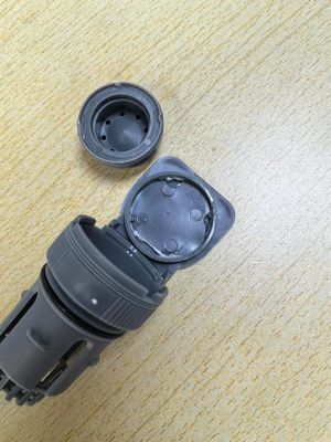 Gepatenteerde maat L vorkheftruckbatterijmand Ventilatieplug Vulkappen Duurzame CE-certificering