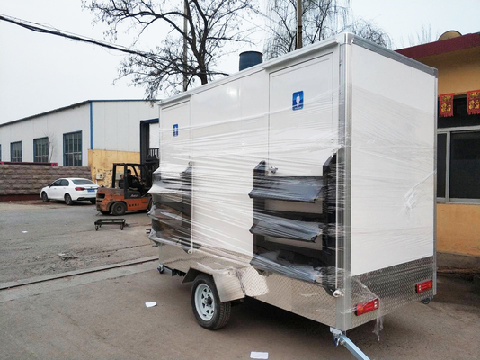 1 stap duwen vouwbare mobiele toilet trailer met RV toilet schoon en afvalwater tank