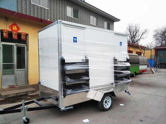1 stap duwen vouwbare mobiele toilet trailer met RV toilet schoon en afvalwater tank