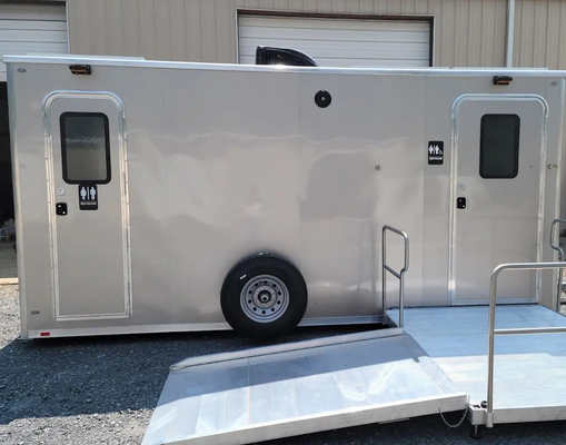 2 Toilettrailer Toilettrailer Draagbare badkamertrailer Op maat gemaakte trailer